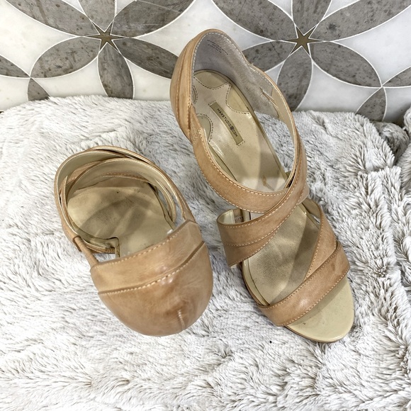 Max Studio Xenix Light Leather Beige - Picture 8 of 9